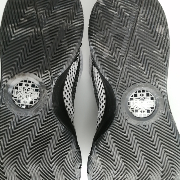 Nike Kyrie 1 BHM - Picture 8 of 9